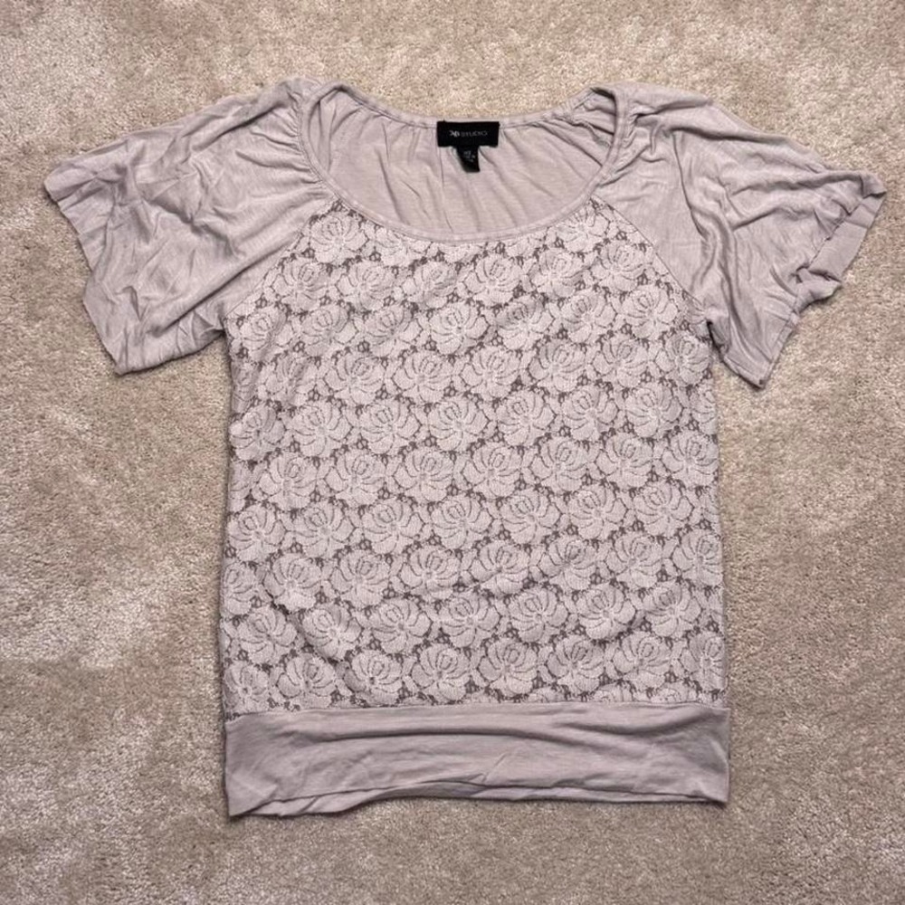 AB Studio Greyish-Tanish Lace Lined Top Scoop Neck with a banded bottom! Size XS
